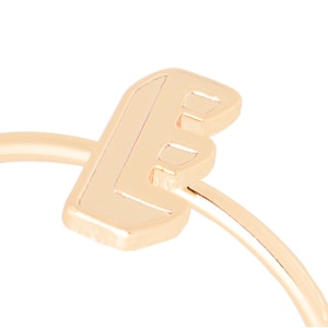 Eerste ring-alfabet E
