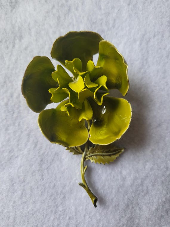 1960s Green Enamel Pop Art Flower Brooch