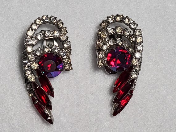 Vintage Hattie Carnegie Clip Earrings: Ruby Red R… - image 3