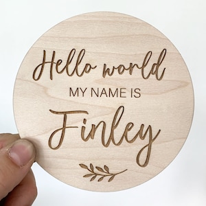 Disque nominatif personnalisé Hello world / Disque bébé en bois / plaque bébé en bois / faire-part de naissance en bois / photo nouveau-né