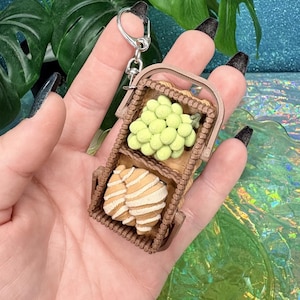 Picknickmand Fidget Clicker-sleutelhanger | Kawaii zintuiglijk speelgoed brood en druiven | ADHD-sleutelhanger met 2 klikken | Leuk fidgetcadeau voor eten