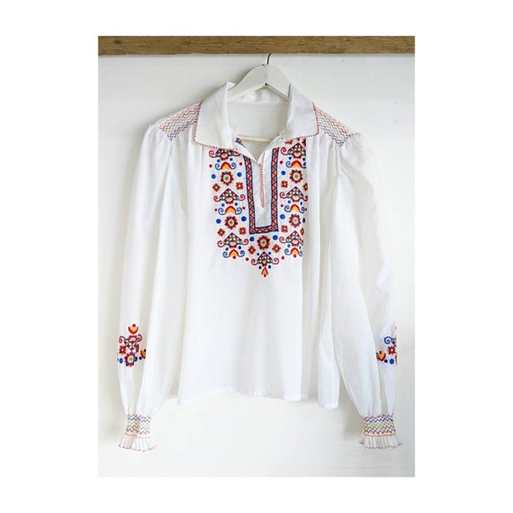 Sweet 70's Embroidered Hungarian Peasant blouse