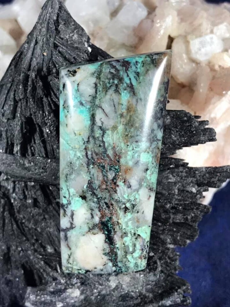 Chrysocolla in Quartz cabochon