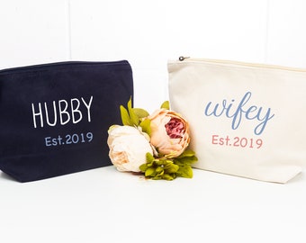 Honeymoon Mr & Mrs Wash Bags, Hubby Wifey Est Toiletry Bag, Personalised Gift with Names for Newly Weds, Bride Groom Gifts