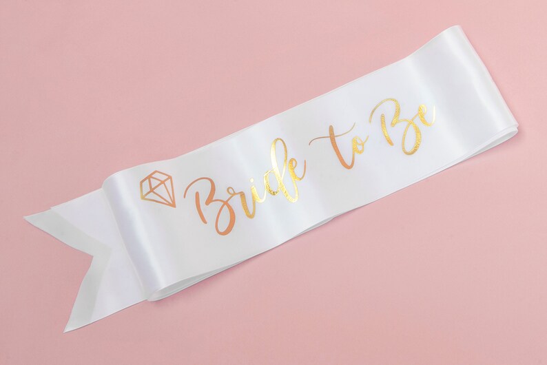 Cumpleaños Faja novia Sash gallina Fiesta Faja Marco personalizado con texto de oro rosa