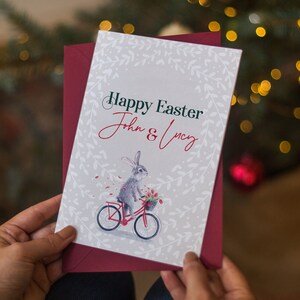 Carte de Pâques personnalisée avec noms et lapin, carte de Pâques personnalisée avec lapin à vélo, message personnalisé avec lapin de Pâques