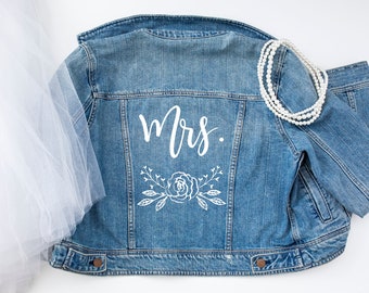 Chaqueta vaquera personalizada para novia: Chaqueta vaquera de boda con diseño de peonías a medida