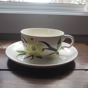MCM kop en schotel thee in gele bladstijl - Cafe Kitchen - Tea Time - gele bloem - vriendschap