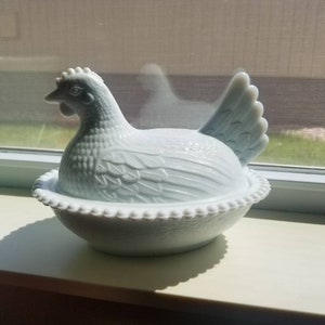 Plat à mariner coq en verre de lait - Plat de poulet couvert avec garniture de perles