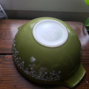 Daisy On Green - Large Retro Mix Bowl - Casserole Dish - ASIS - Spring Blossom