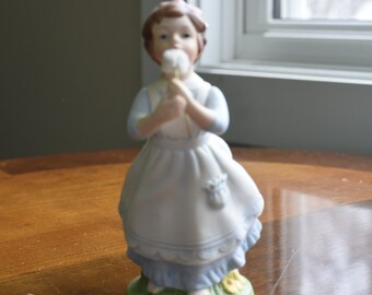 Avon Percaline 1980s - Girl Blowing A Dandelion - Hutch Curio Display Figurine