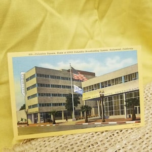 KNX Colombia Broadcasting Station Postkaart Colombia Square Hollywood Californië 1950s Mediareclame Niet-gestempelde postkaart