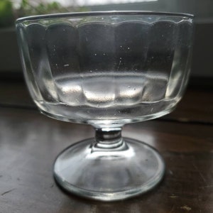 Clear Glass Custard Cup - Early Mid Century Design - Ice cream Dish - Transfer Dish - Traditional Style Glass Ware