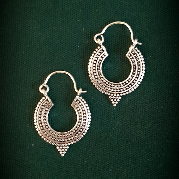 Boucles d'oreille ethniques argent, Bijoux punk, Bijoux rock, Boho Ethnic hoop indian earrings, Créoles indiennes argent, Créoles modernes