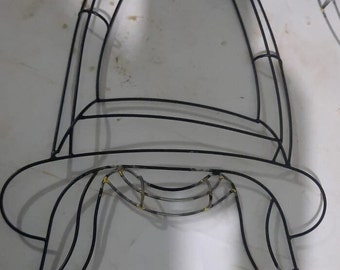Gnome head wire wreath form