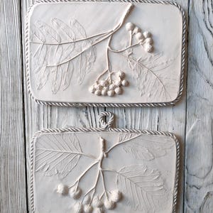 Beere botanische Reliefs 7x4,5 "weiße Gartenblume Gipsabguss Rechteckige Blumenfliese Bauernhauswanddekor Botanische Wandkunst