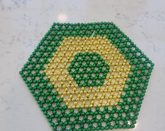 Mantel individual con cuentas hecho a mano