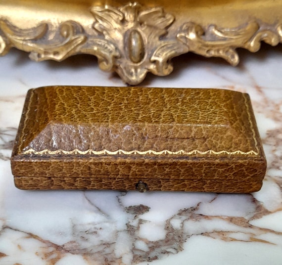 Antique Vintage Tooled Brooch Box British Jewelle… - image 1