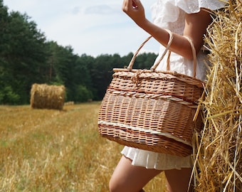 Personalized Wicker Picnic Basket, Perfect Mothers Day Gift, Shopping basket. personalized gift mom