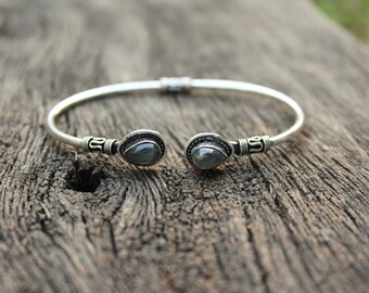 Labradorite hand cuff,Silver Boho Bracelet,Gypsy Bracelet,Adjustable Bracelet,Labradorite Bracelet,Tribal Bracelet,Ethnic Bracelet,Hand Cuff