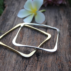 Geometriskt armband, fyrkantigt armband, hamrat armband, mässingssmycken för män och kvinnor, stapelbart armband, minimalistiskt festarmband, present till henne