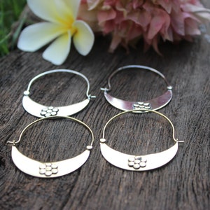 Crescent Moon Hoop Earrings,Hammered Earrings,Half Moon Earrings,Silver Hoop Earrings,Crescent Moon Jewlry,Festival Jewelry,Gift for her