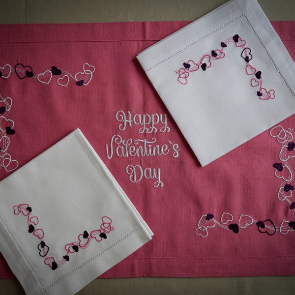 Serviettes et nappes avec coeurs brodés, linge de table bio naturel de vacances, cadeau Saint Valentin