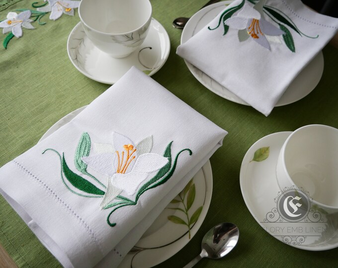 Set of 4 white napkins with lily embroidery for Easter