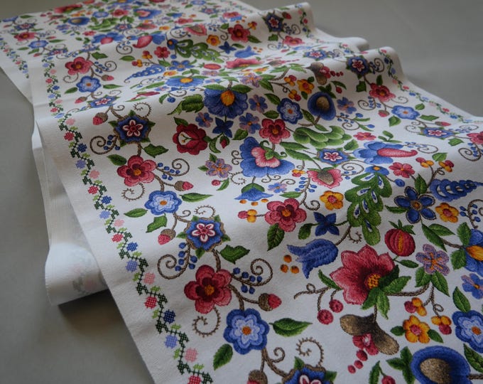 Table runner with floral print