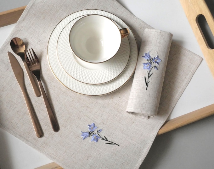 Set of 4 napkins embroidered blue field bells