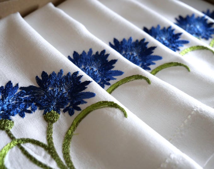 Set of 6 white napkins embroidered blue cornflowers