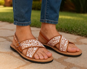 Bestickte Lederschuhe für Männer: Mexikanische Reifensohlen-Sandalen