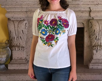 Chemisier brodé floral mexicain : haut ethnique en coton (S/M)