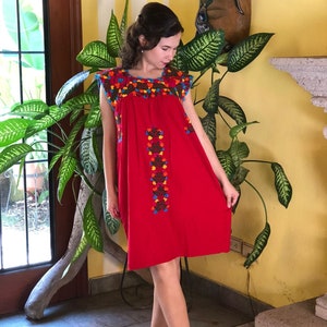 Mexicaanse jurk, handgeborduurde Mexicaanse jurk, Mexicaanse bloemenjurk, etnische jurk, geborduurde jurk.