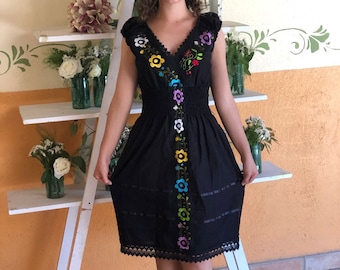 Mexican floral dress with V-neckline, mexican dress, hand embroidered dress, ethnic dress, fresh blanket fabric dress,  mexican floral dress