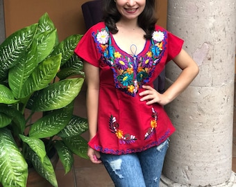 Mexican floral blouse, Traditional mexican hand embroidered blouse, multicolored floral emboidery, ethnic blose, mexican huipil.