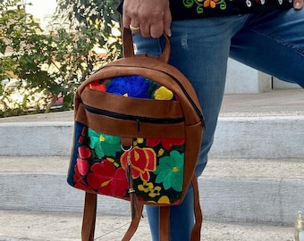 Mochila mexicana con bordado floral hecho a mano: bolso bohemio de algodón