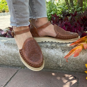 Die-cut Mexican leather Huaraches - Handmade Mexican Huaraches – Authentic Leather Sandals – 50% Off!