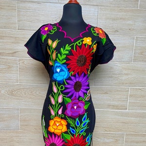 Mexican floral dress, embroidered mexican dress, ethnic dress, blanket fabric dress, mexican huipil.