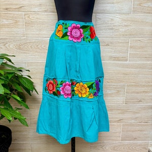 Mexican skirt with side pockets and floral embroidery, Mexican skirt, fresh blanket fabric skirt, handmade skirt, ethnic skirt.