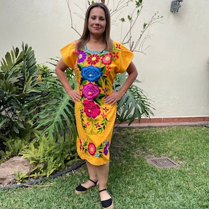Mexican floral dress, embroidered mexican dress, ethnic dress, blanket dress, mexican huipil.
