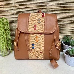 Mexikanischer Rucksack mit Blumenstickerei, Handgemachter Rucksack, Traditioneller mexikanischer Rucksack, Boho-Hippie-Stil. (weitere Farben verfügbar)
