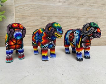 Huichol pärllamm: Mexikansk folkkonstdekor