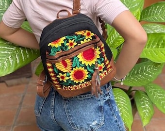 Mochila mexicana con bordado floral hecho a mano: bolso bohemio de algodón