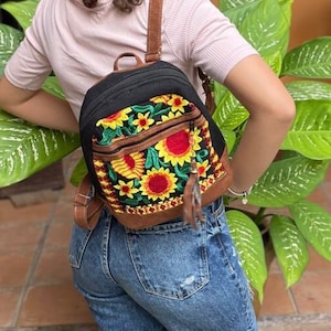 Mexikanischer Rucksack mit Blumenstickerei, Handgemachter Rucksack, Traditioneller mexikanischer Rucksack, Boho-Hippie-Stil. (weitere Farben verfügbar)