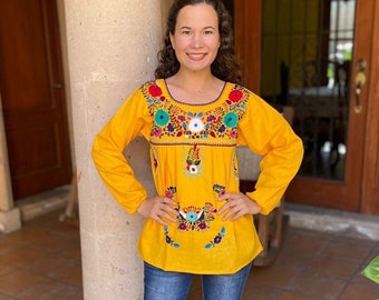 Mexican blouse, handmade blouse, ethnic blouse, blanket blouse, multicolored floral blouse, long-sleeved blouse.