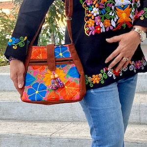 Mexikanische Tasche mit Blumenstickerei, Handgefertigte Tasche, Traditionelle mexikanische Tasche, Tasche im Boho-Hippie-Stil. (weitere Farben verfügbar)