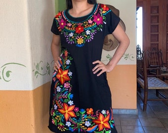 Vestido floral mexicano, vestido mexicano bordado, vestido etnico, vestido etnico, vestido bordado con colores vivos