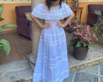 Traditionelles mexikanisches langes Kleid, mexikanisches langes Kleid, Bauernkleid, trägerloses Kleid, ethnisches Kleid.
