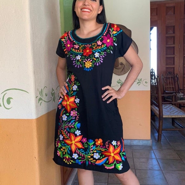 Vestido floral mexicano, vestido mexicano bordado, vestido etnico, vestido etnico, vestido bordado con colores vivos